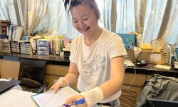 少女無懼先天限制　樂觀勇闖職場實現夢想1